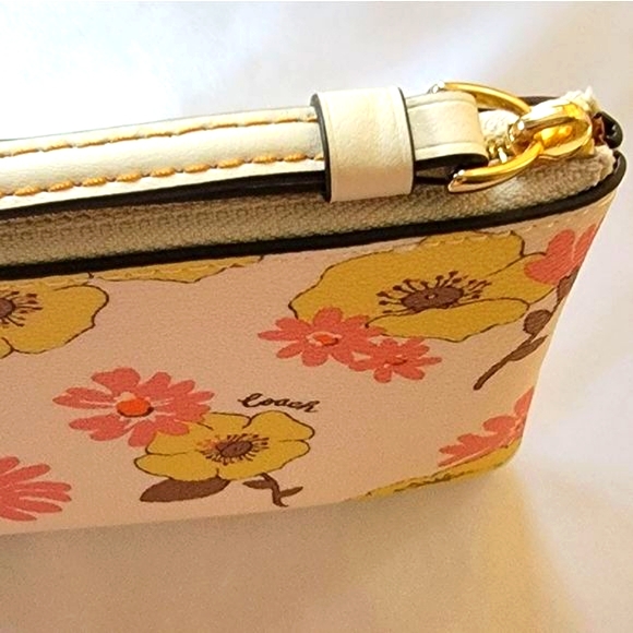 Coach Floral Wristlet - Picture 5 of 9